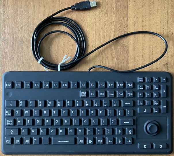 TKG-104-MB-IP68-VESA-BLACK-USB-US Сверхзащищенная клавитура InduProof Adv с интегрированным указательным устройством, настольное исполнение, английская раскладка, 104 клавиши, IP68, USB