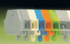 Kлеммы с боковым подключением, в сборе с установкой на винтах или на пистонах на 2 или 4 провода